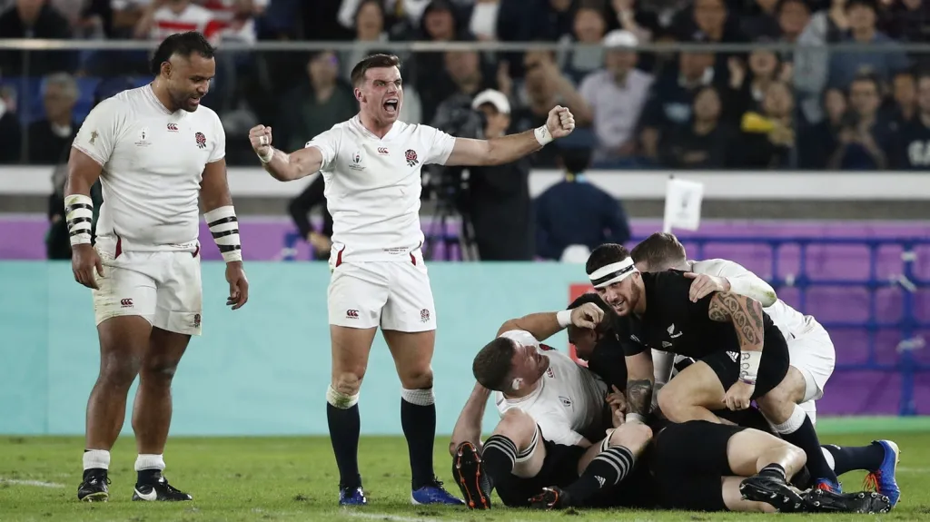 George Ford se raduje z vítězství nad Novým Zélandem