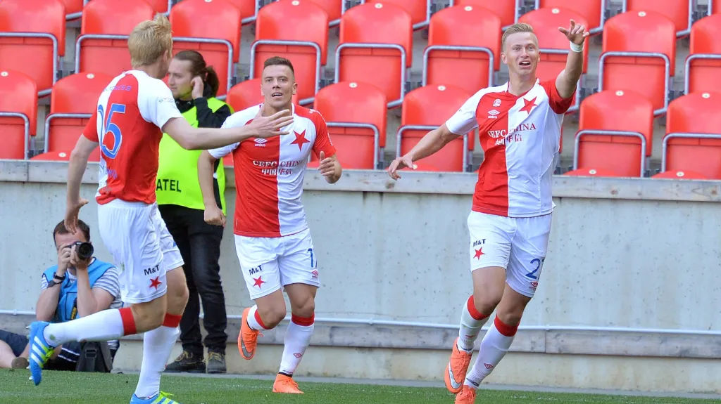 Slavící fotbalisté Slavie