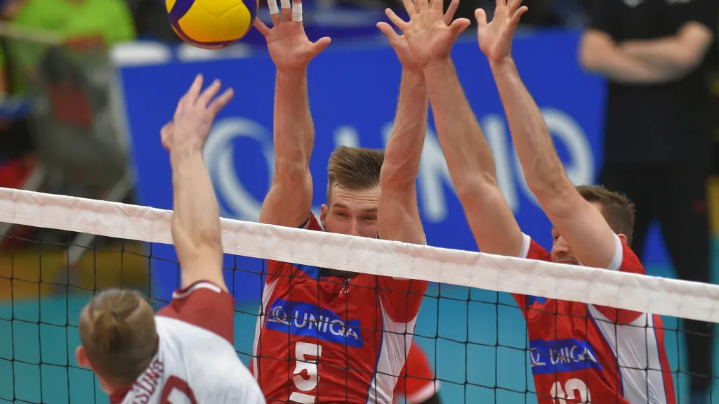 Adam Zajíček ve dvojbloku s Janem Galabovem