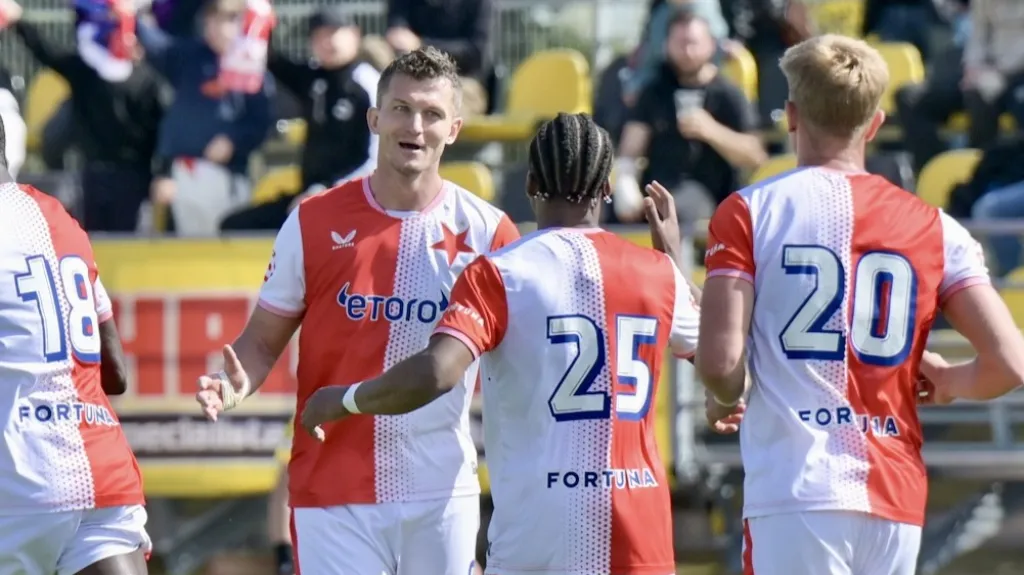 Tomáš Necid se spoluhráči