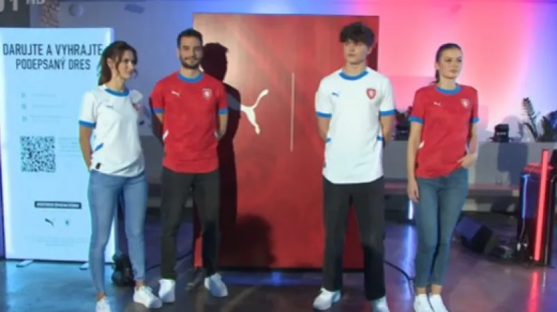 Fotbalová reprezentace předvedla nové dresy