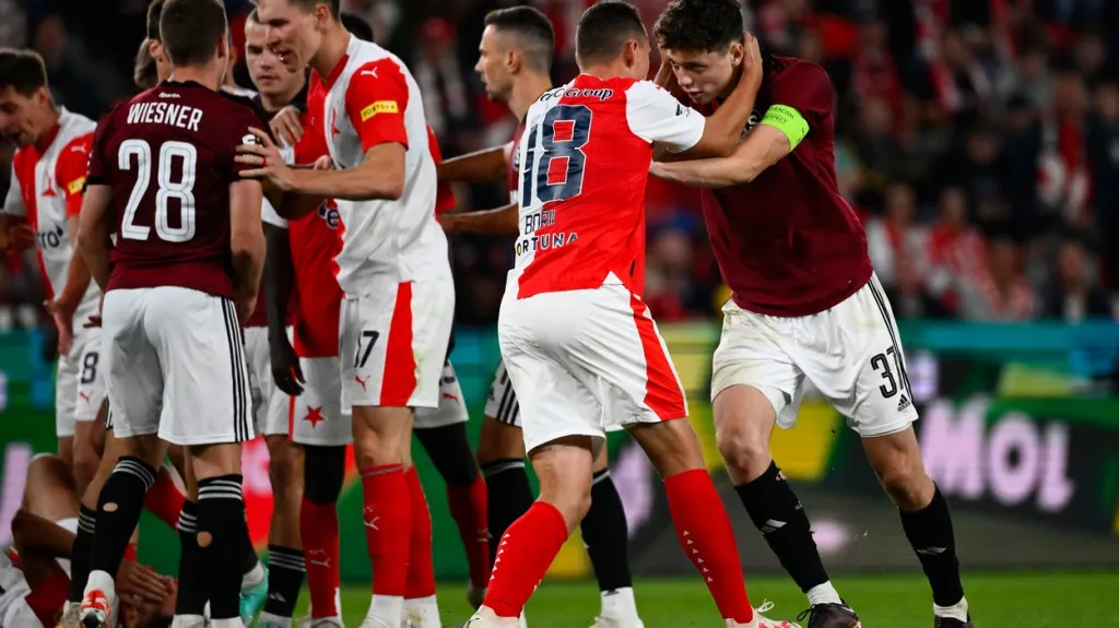 Slavia – Sparta, Bořil a Krejčí v klinči
