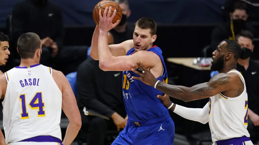 Nikola Jokič v utkání s Lakers