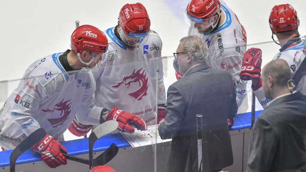 Zdeněk Moták s hráči Třince