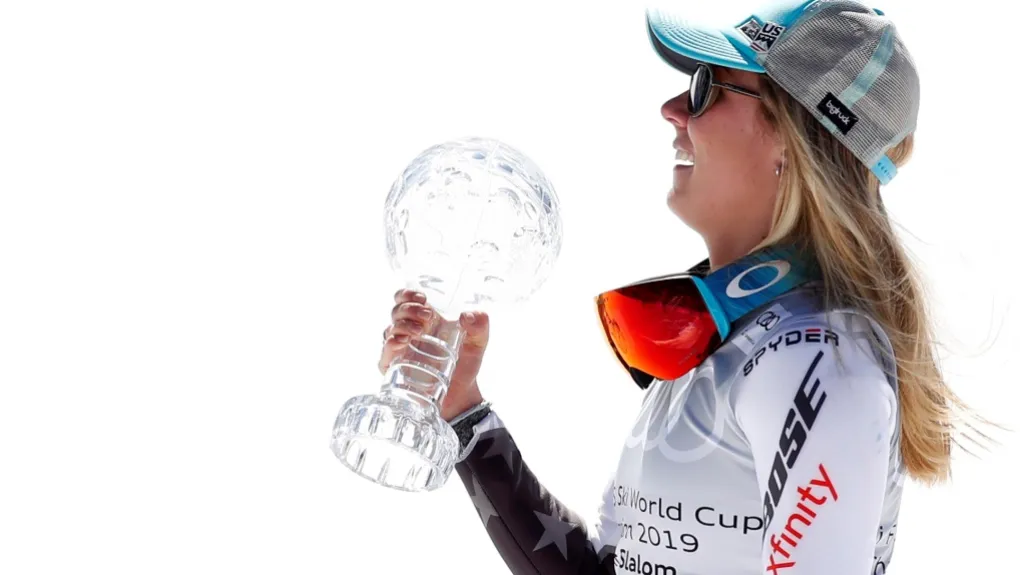 Mikaela Shiffrinová s křišťálovým glóbem