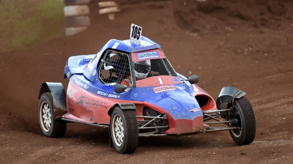 Petr Nikodém v závodě autokrosu