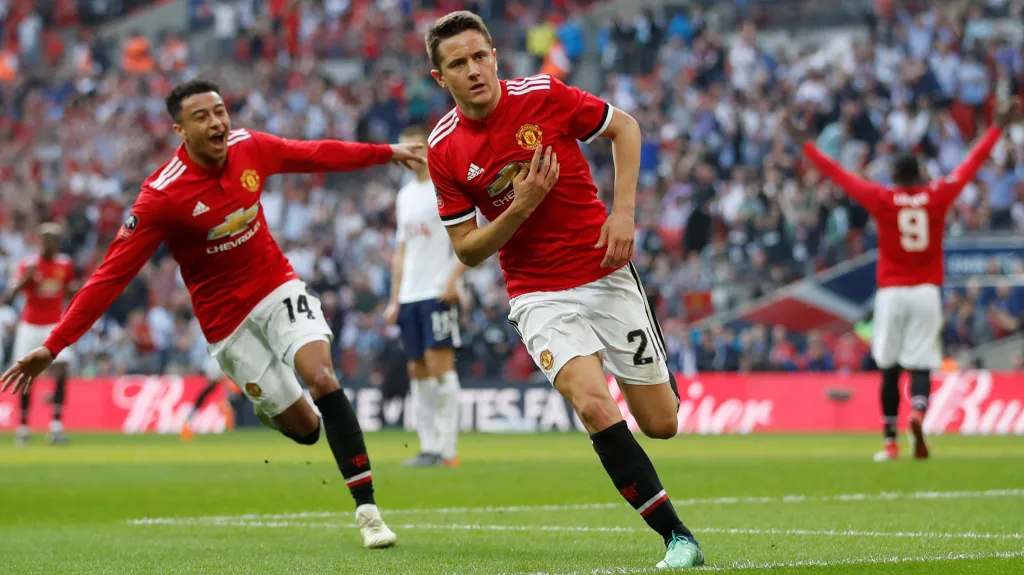 Ander Herrera slaví vítězný gól proti Tottenhamu