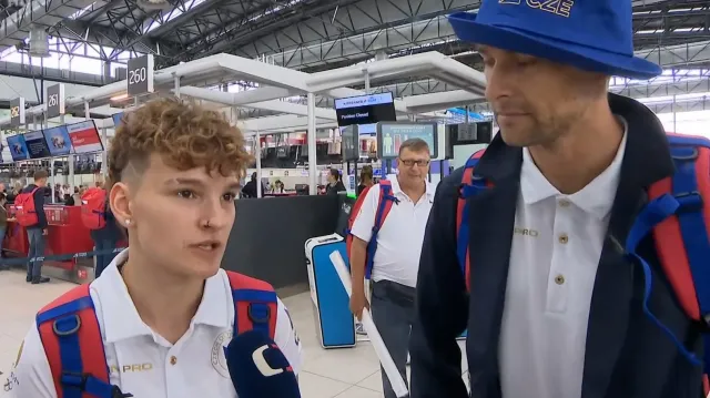 Silniční cyklisté a Miculyčová odletěli do Paříže