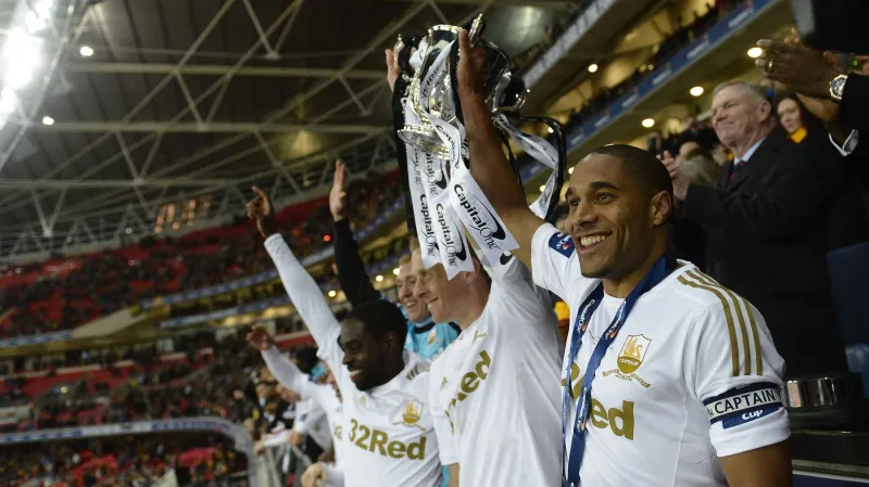 Hráči Swansea slaví zisk první trofeje