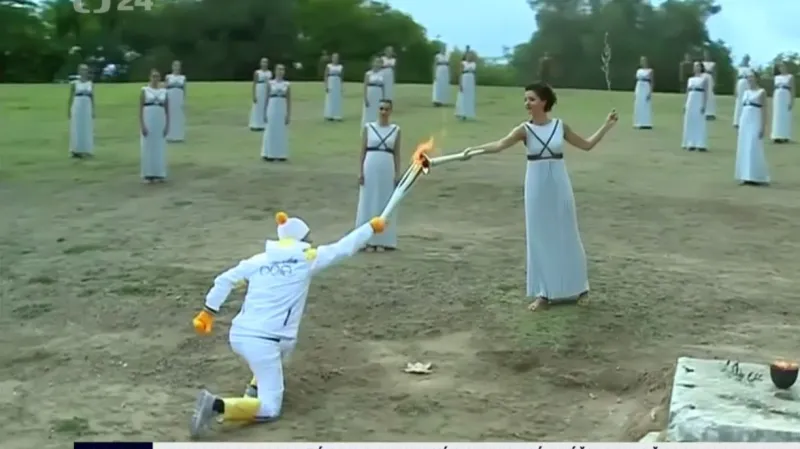 V řecké Olympii byl slavnostně zažehnut olympijský oheň