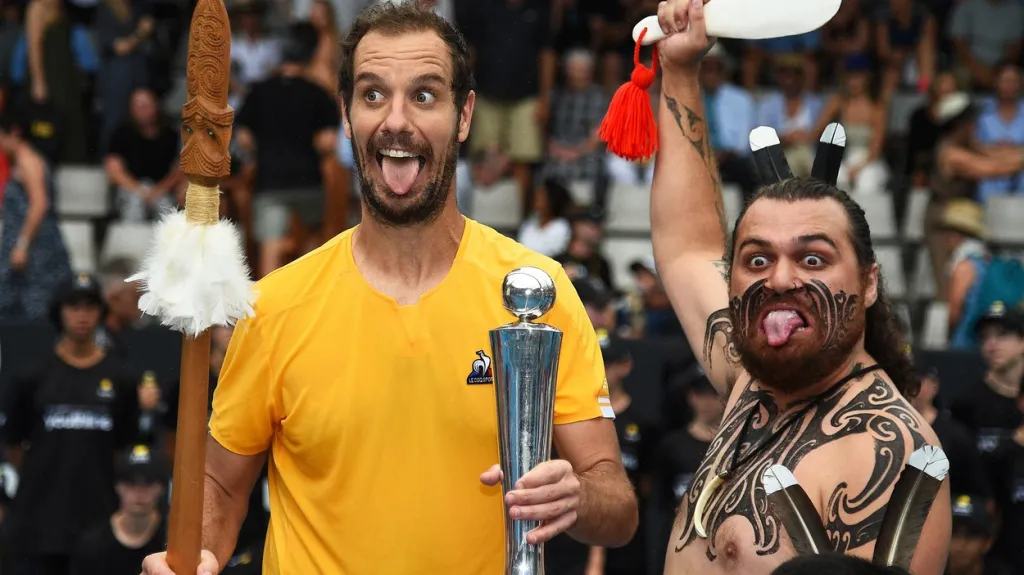 Richard Gasquet pózuje po výhře v Aucklandu