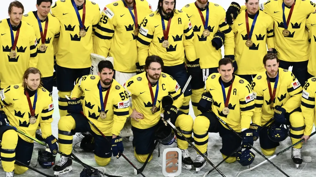 Švédští hokejisté s bronzovými medailemi