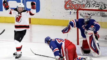 Patrik Eliáš se raduje ze svého gólu