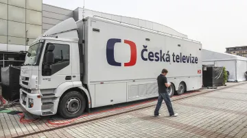 Studio a zázemí ČT v O2 areně před MS v hokeji