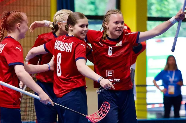 Florbalistky obhájily na juniorském MS bronz, Švýcarky udolaly v nájezdech