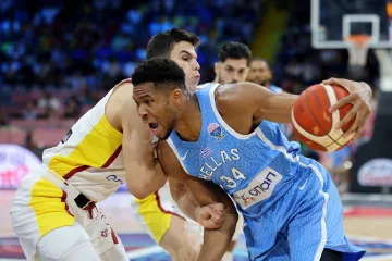 Giannis Antetokounmpo v utkání se Španělskem