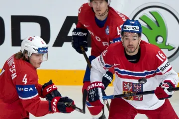 Michal Birner (vpravo) se snaží uniknout Johannesi Johannesenovi z Norska