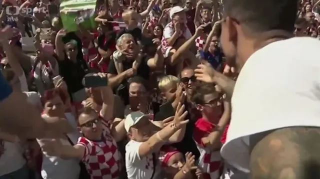 Chorvatské fotbalisty vítalo sto tisíc lidí