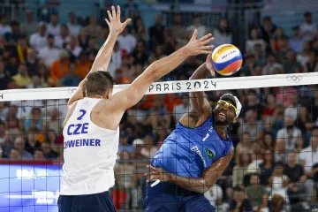 David Schweiner blokuje úder Brazilce Evandra