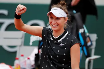 Markéta Vondroušová se raduje z postupu do finále Roland Garros
