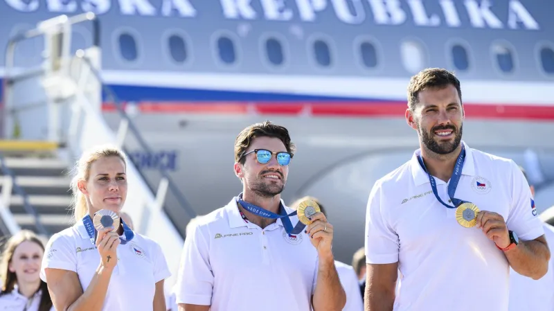 Čeští medailisté Nikola Ogrodníková, Martin Fuksa a Josef Dostál