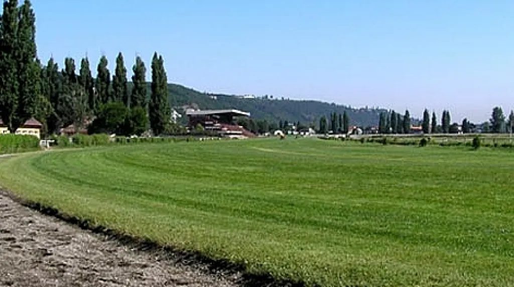 Dostihové závodiště v Chuchli