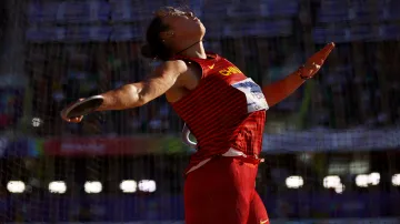 Vítězný hod diskařky Feng Pin