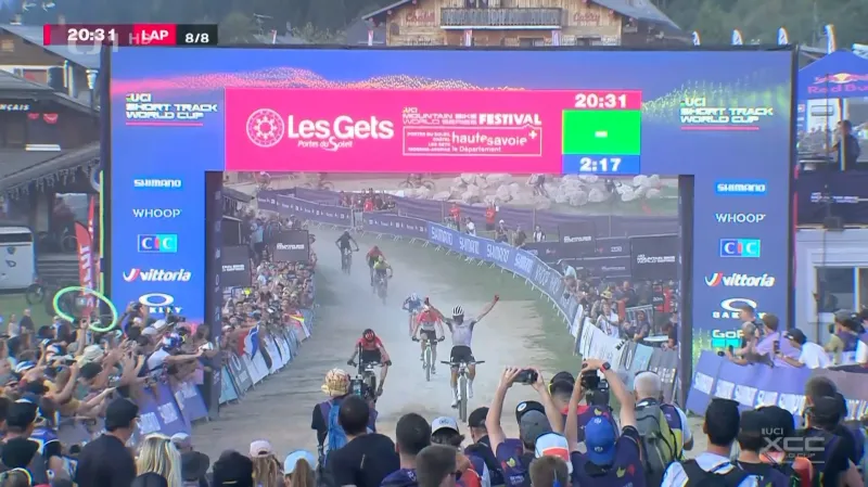 Short track v Les Gets patřil Koretzkymu a Pieterseové