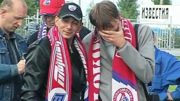 Truchlící fanoušci Lokomotivu Jaroslavl