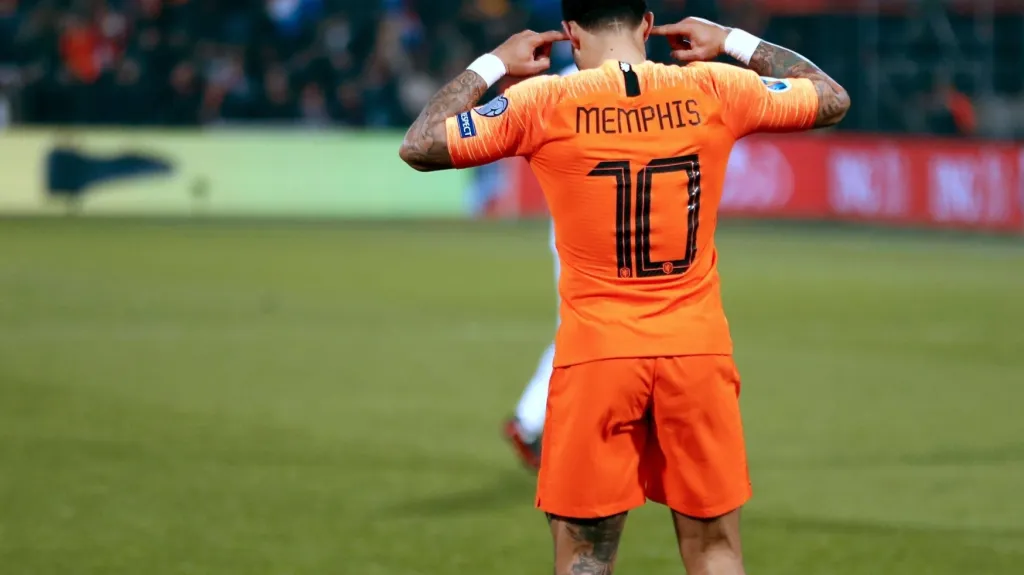 Memphis Depay v dresu Nizozemska