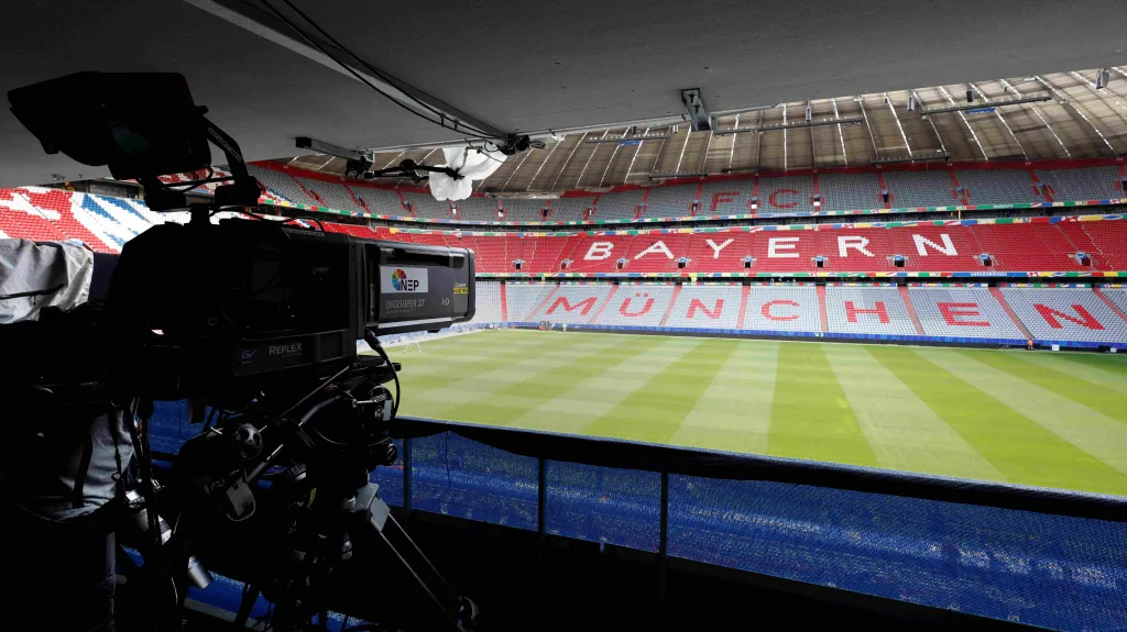 Pohled na tribuny stadionu v Mnichově, dějiště úvodního zápasu Eura