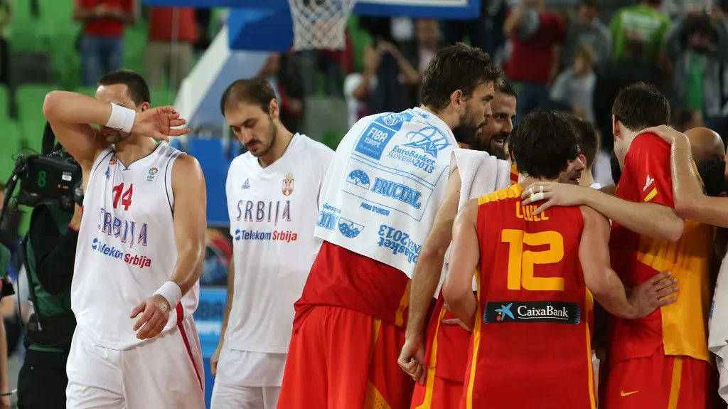 Radost španělských basketbalistů, smutek Srbů