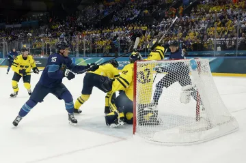 Severské derby zvládli Finové, Slováci mají druhou výhru na turnaji