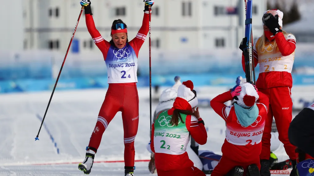 Ruská ženská štafeta oslavuje zlato po šestnácti letech