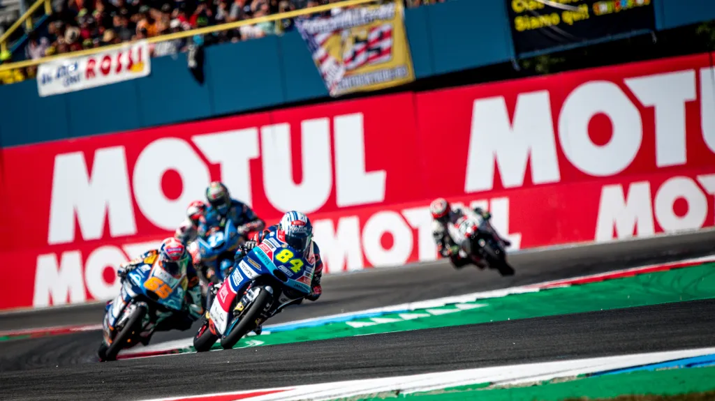 Jakub Kornfeil při závodě v Assenu