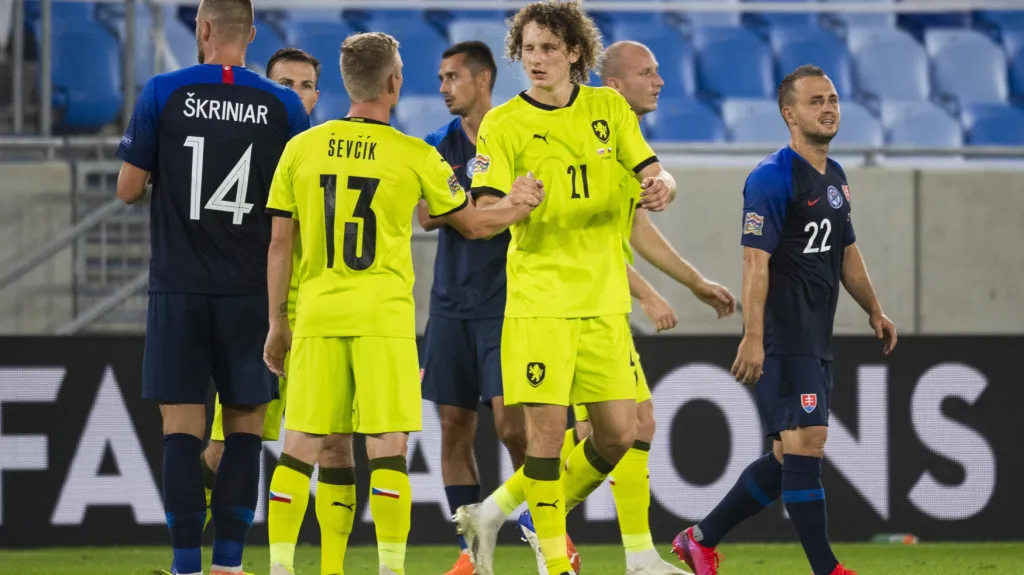 Čeští fotbalisté po vítězném zápase se Slovenskem