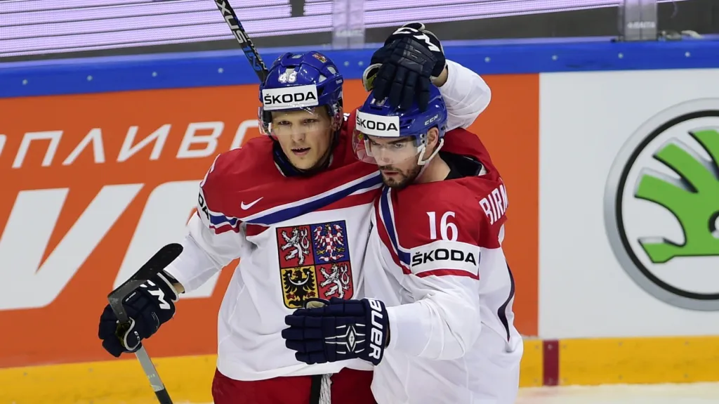 Radim Šimek se raduje z gólu s Michalem Birnerem