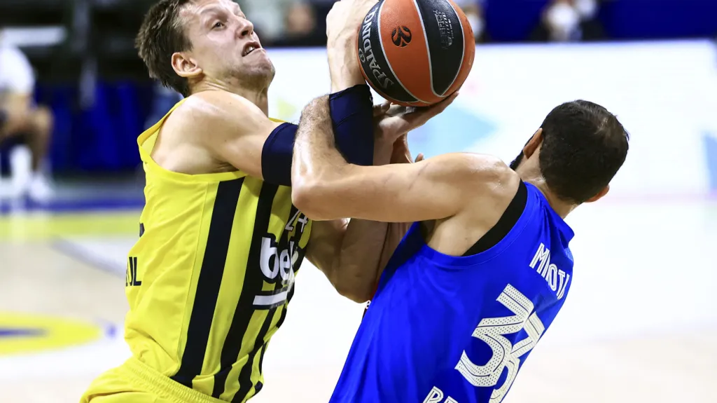 Jan Veselý v utkání s Barcelonou