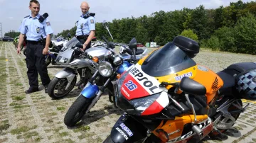 V terénu jsou stovky policistů a strážníků