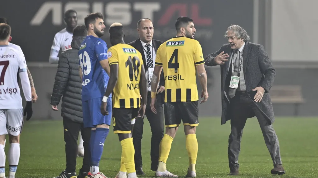 Předseda Istanbulsporu stáhl hráče ze hřiště Trabzonsporu