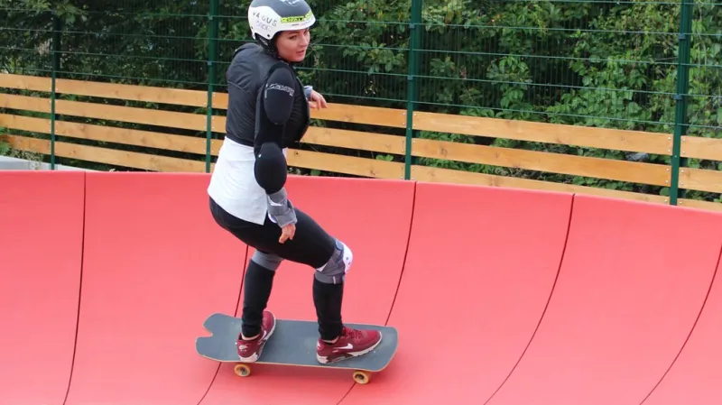 Česká snowboardcrossařka Vendula Hopjáková na pumptracku