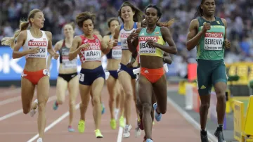 Genzebe Dibabaová a Caster Semenyaová