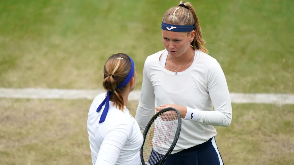 Deblový pár Marie Bouzková s Lucií Hradeckou