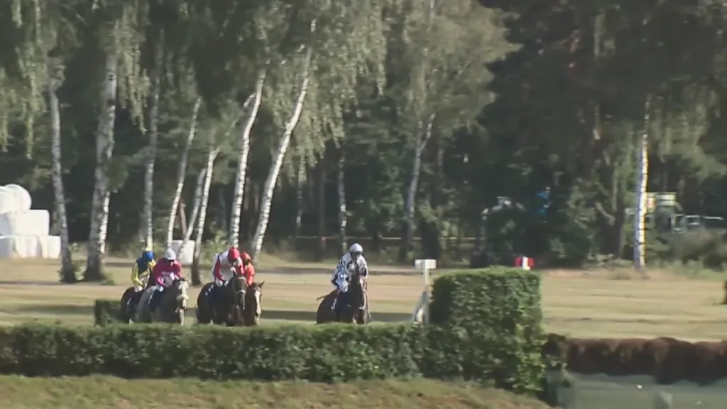 Prvomájovou steeplechase v Lysé nad Labem opět ovládli Kratochvíl s Váňou