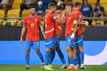 Čeští hráči slaví gól proti Slovinsku