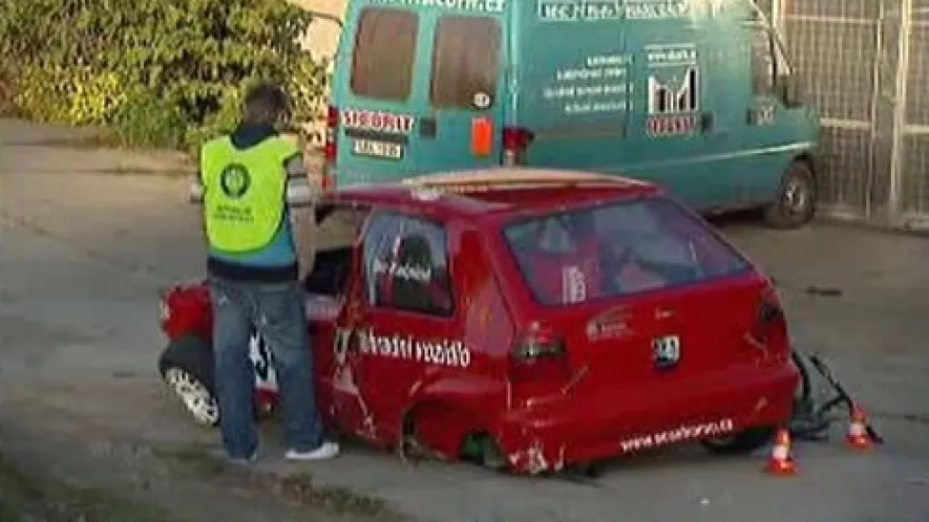 Havarovaný závodní vůz