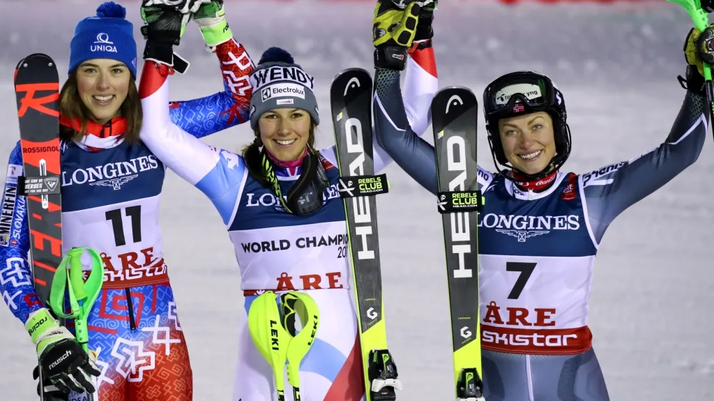 V napínavé kombinaci brala zlato Holdenerová, stříbro Vlhová a bronz Mowinckelová