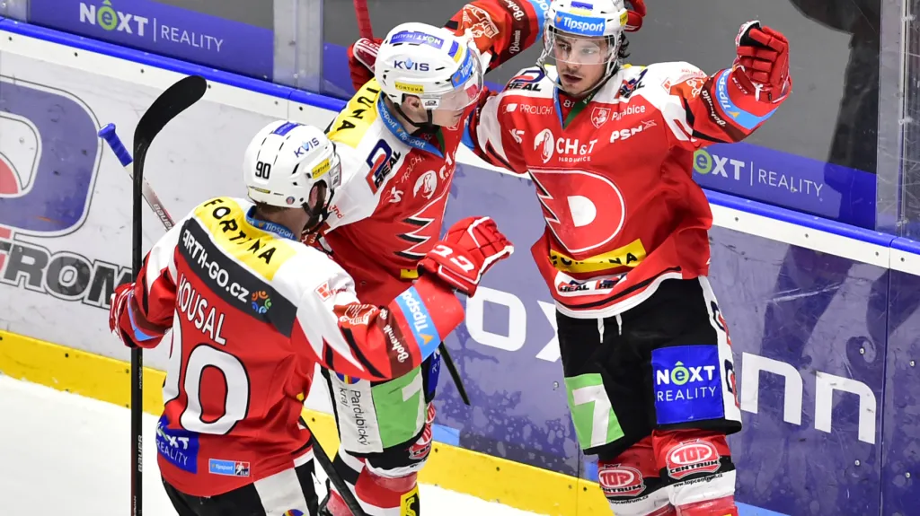 Pardubický David Cienciala slaví gól