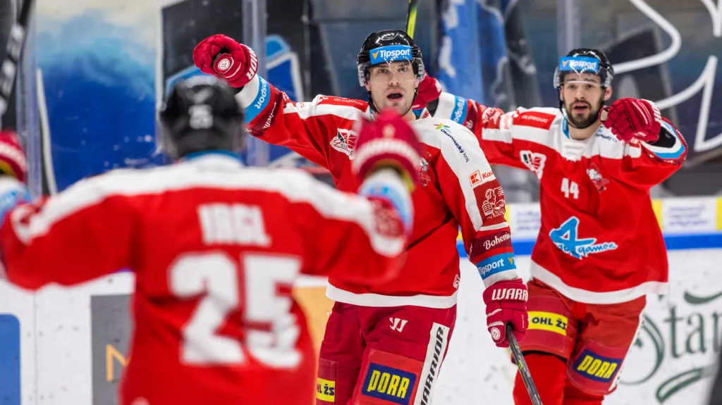 Radost olomouckých hokejistů v čele se střelcem Rostislavem Oleszem