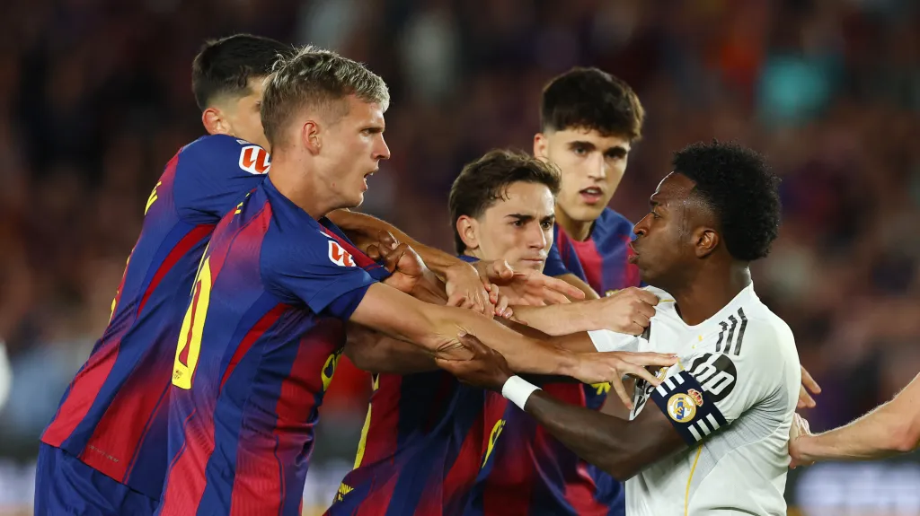 Vinícius Júnior z Realu Madrid v konfliktu s hráči Barcelony